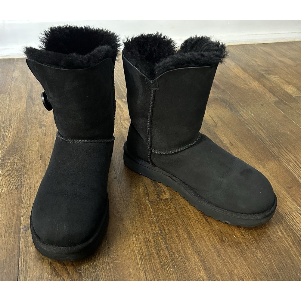 black UGG Bailey Button II boots sheepskin lining Size 7 Comfort Warm Classic - Picture 3 of 10